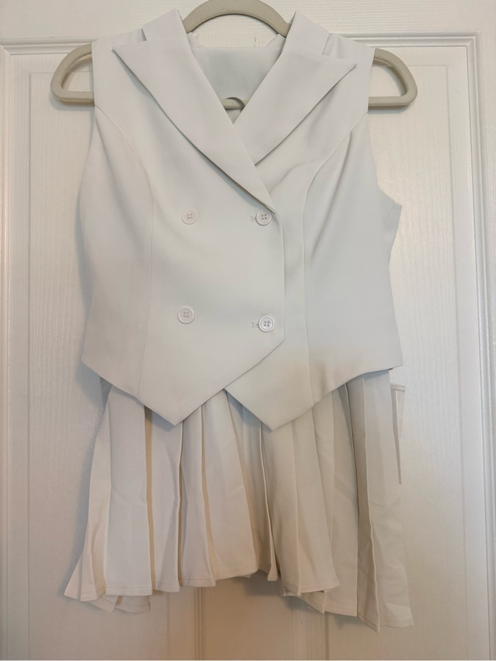 Commense White Double-Breasted Pleated Vest Dress